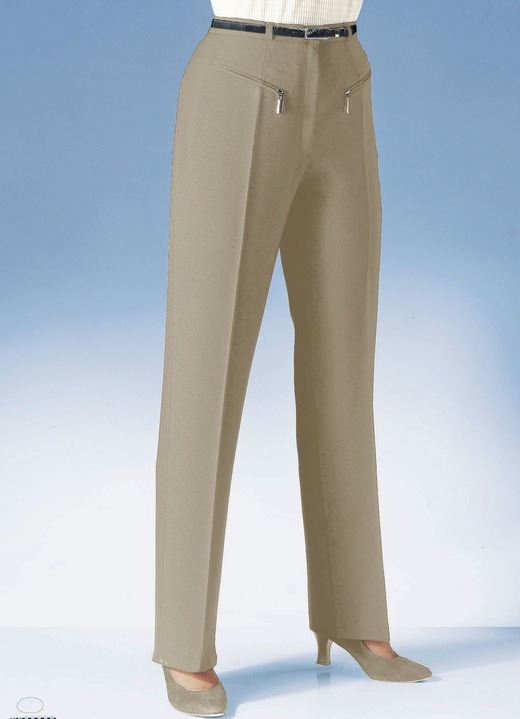 Hosen mit Knopf- und Reissverschluss - Hose mit paspelierten Reißverschluss-Taschen Hosen mit Knopf- und Reissverschluss - Hose mit paspelierten Reißverschluss-Taschen, in Größe 018 bis 088, in Farbe SAND