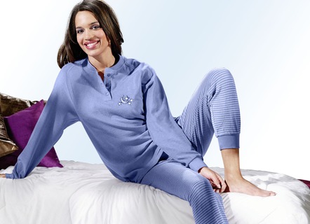 Pyjama aus Frottierstretch, Langarm mit Knopfleiste und Bündchen