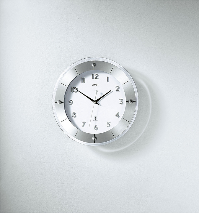 Uhren - Hochwertige Wanduhr von AMS, aus facettiertem Mineralglas, in Farbe SILBER Ansicht 1