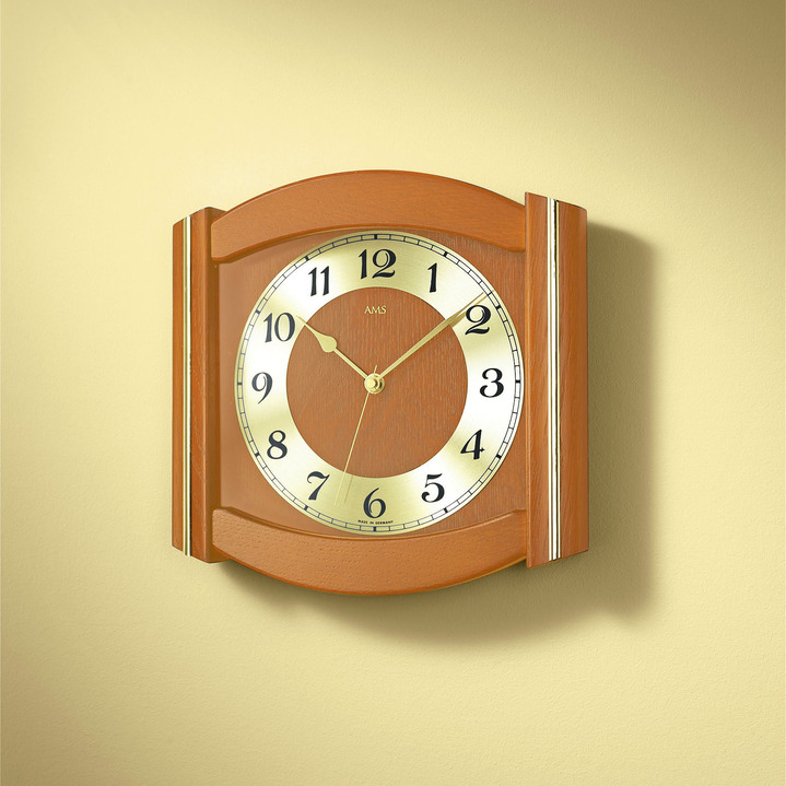 - Funk-Wanduhr aus massivem Holz, in Farbe KIRSCHBAUM