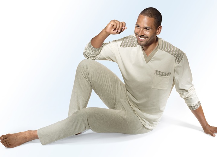 Pyjamas - Götting Pyjama mit V-Ausschnitt, Naturfaser, in Größe 025 bis 060, in Farbe ECRU-RESEDA MEL