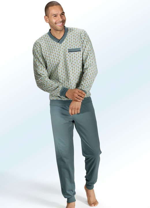 Pyjamas - Pyjama mit V-Ausschnitt und komfortablen Bündchenabschlüssen, in Größe 025 bis 064, in Farbe HELLGRÜN-BUNT Ansicht 1