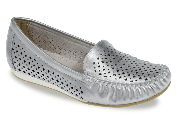 Slipper & Schnürschuhe - Mokassin-Slipper mit luftiger Zierlochung, in Farbe MATTSILBER