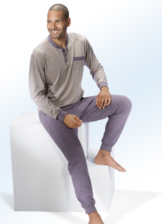 Pyjamas - Pyjama mit V-Ausschnitt und Bündchen, in Größe 026 bis 050, in Farbe CAMEL-MAUVE