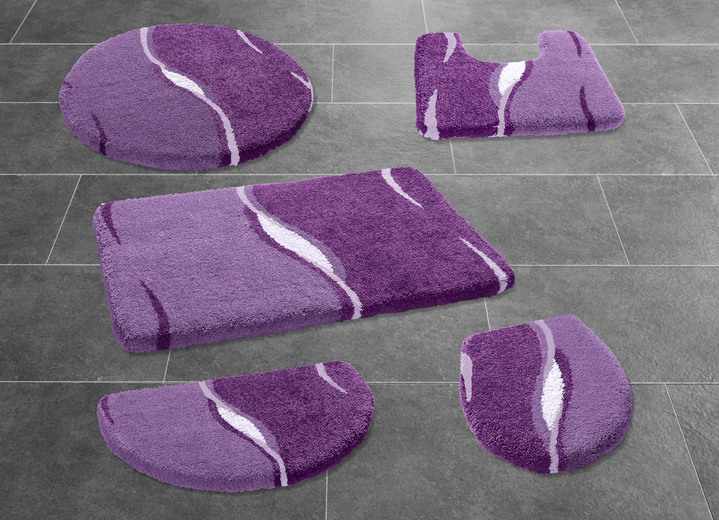 - Badgarnitur in extra weicher Supersoft Qualität, in Größe 100 (Vorleger halbrund, 50/ 80 cm) bis 112 (Motiv-Deckelbezug mit Kordel, 47/ 50 cm), in Farbe FLIEDER Ansicht 1