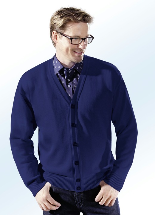 Strickjacken - Cardigan mit durchgehender Knopfleiste in 4 Farben Strickjacken - Cardigan mit durchgehender Knopfleiste in 4 Farben, in Größe 044 bis 062, in Farbe MARINE