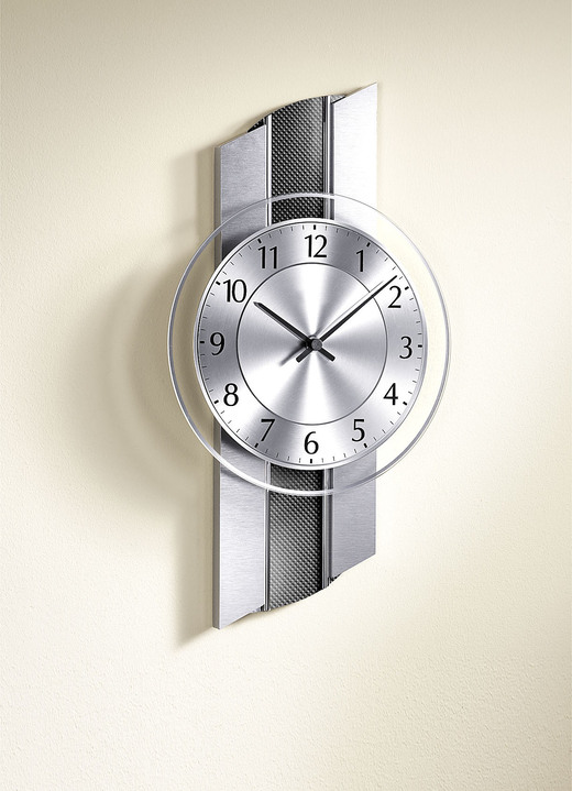 - Wanduhr mit Rückwand in Carbon-Optik, in Farbe