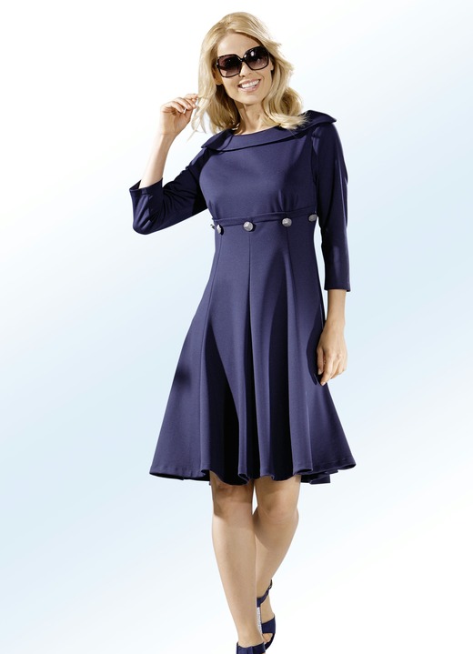 Kleider - Leicht tailliertes Kleid, in Größe 038 bis 052, in Farbe MARINE