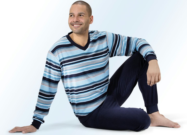 Pyjamas - Pyjama mit Bündchenabschlüssen, V-Ausschnitt und garngefärbtem Ringeldessin, in Größe 046 bis 060, in Farbe MARINE-TÜRKIS