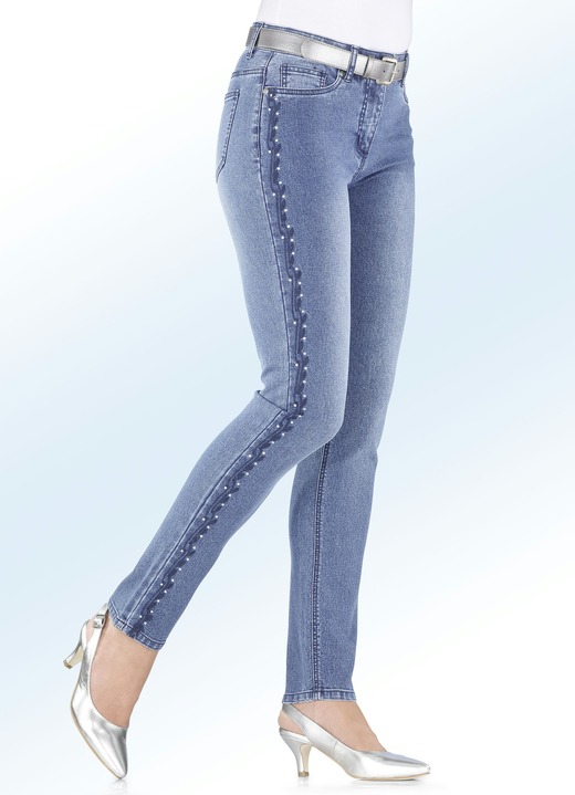 - Edel-Jeans mit effektvoller Ranken-Stickerei, in Größe 018 bis 092, in Farbe HELLBLAU