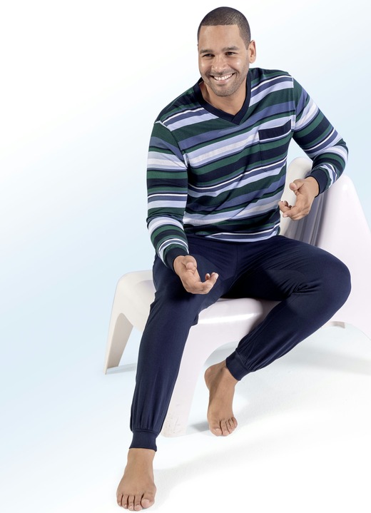 Pyjamas - Pyjama mit V-Ausschnitt, garngefärbtem Ringeldessin, Brusttasche und Bündchenabschlüssen, in Größe 046 bis 062, in Farbe MARINE-GRÜN