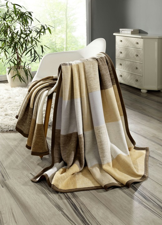 Decken - Kuschelweiche Schlafdecke, in Farbe BEIGE Ansicht 1