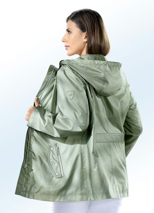 Kurz - Jacke in 3 Farben mit eingearbeitetem Taillenriegel im Rückteil, in Größe 040 bis 060, in Farbe JADEGRÜN Ansicht 1