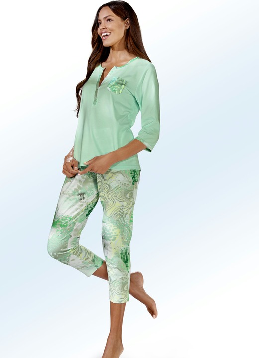 Pyjamas & Shortys - e.Femme Pyjama mit 3/4-langen Ärmeln und 7/8-langer Hose, in Größe 034 bis 052, in Farbe MINT-BUNT Ansicht 1