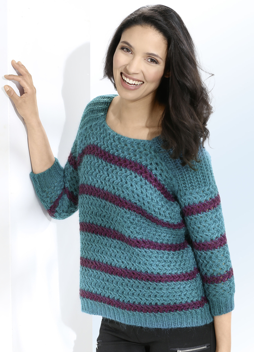 - Pullover in Ajourdessin, in Größe L (44/46) bis S (36/38), in Farbe PETROL-BEERE