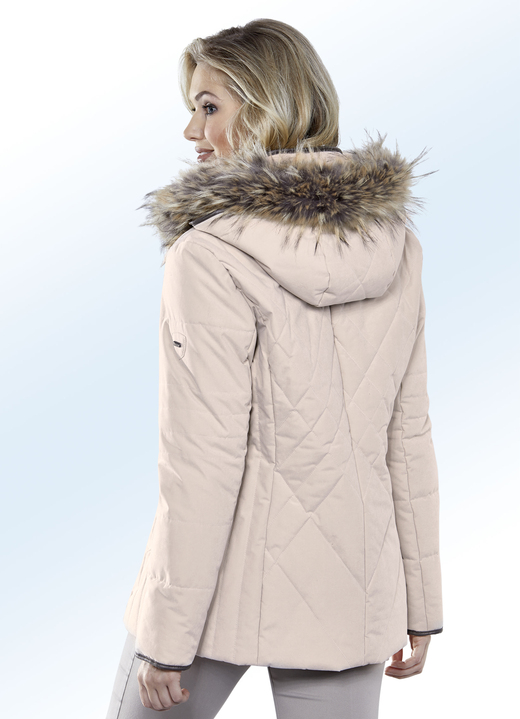 - Funktionsjacke in 2 Farben mit seitlicher Längssteppung, in Größe 040 bis 054, in Farbe CREME