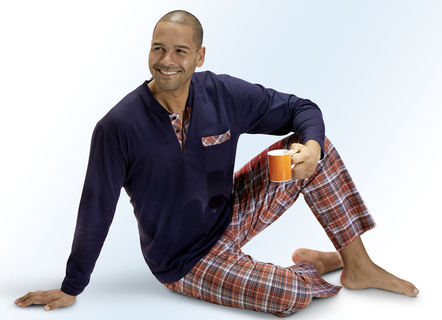 Vorteilspack: Pyjama und Shorty mit Knopfleiste, Brusttasche und Karodessin