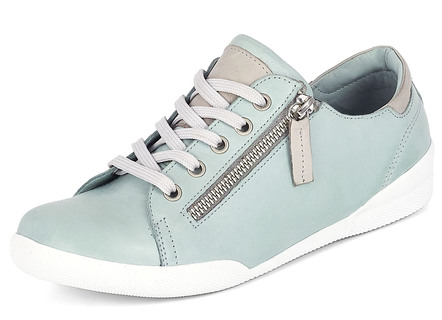 Schnürschuh mit modernen EInsätzen