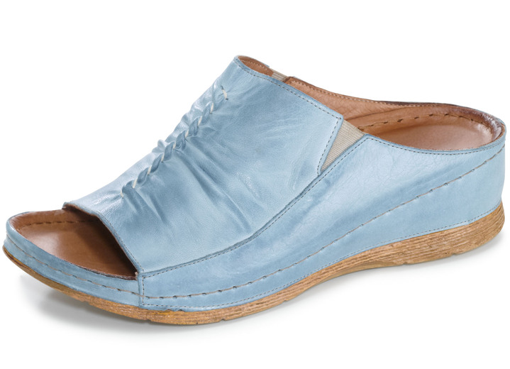 Sandaletten & Pantoletten - Gemini Pantolette mit seitlichen Gummizügen, in Größe 036 bis 042, in Farbe HELLBLAU Ansicht 1