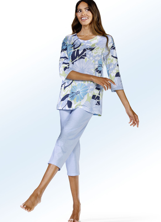 - Pyjama mit Rundhals und 3/4-langen Ärmeln, in Größe 036 bis 052, in Farbe ZARTBLAU-WEISS
