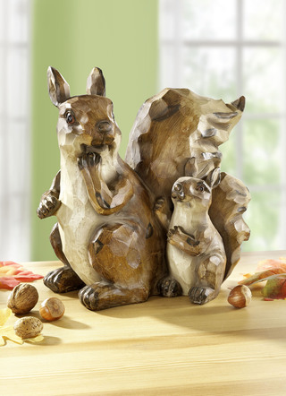 Eichhörnchenfamilie in geschnitzter Holzoptik