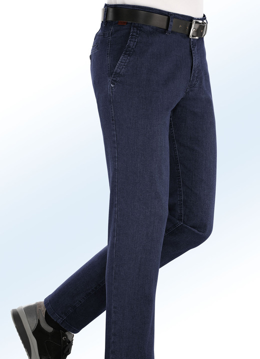 - Jeans mit schrägen Eingriffstaschen in 3 Farben, in Größe 024 bis 064, in Farbe DUNKELBLAU