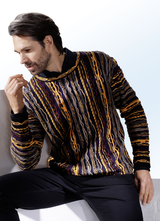 Aufwendig gearbeiteter Pullover