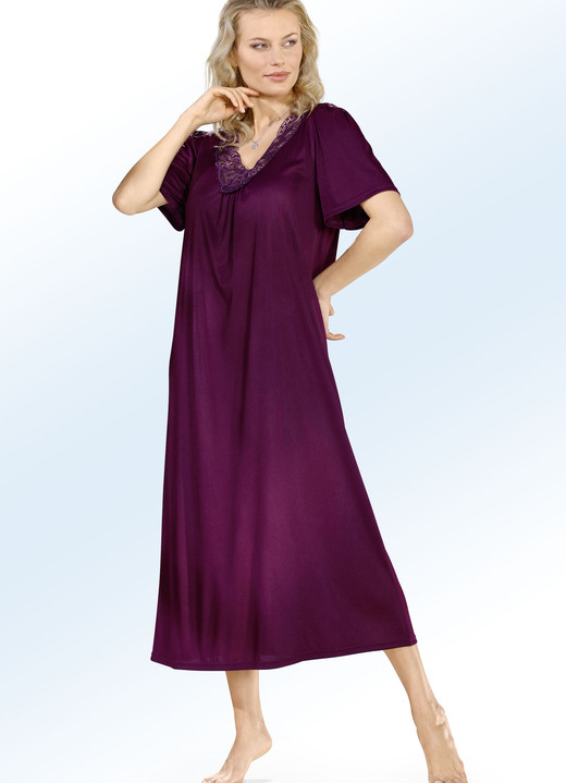 Kurzarm - Nachthemd mit Raffungen und Spitze, in Größe 038 bis 062, in Farbe AUBERGINE
