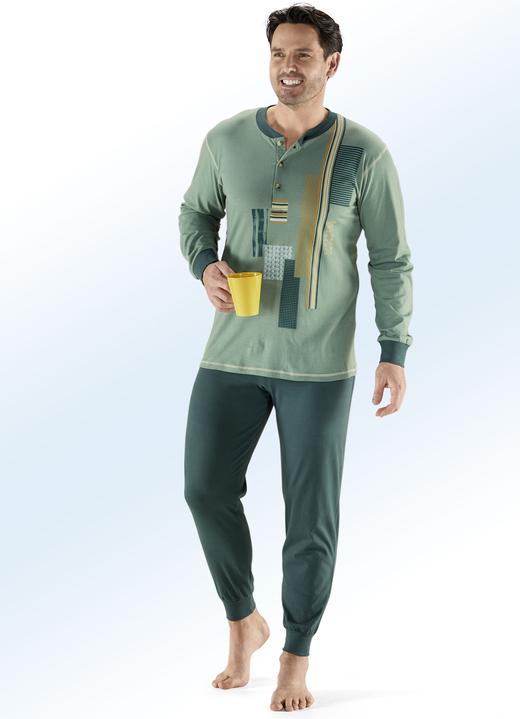 Pyjamas - Pyjama mit Knopfleiste, Druckmotiven, Bündchen an den Arm- und Beinabschlüssen, in Größe 046 bis 106, in Farbe JADE-DUNKELGRÜN