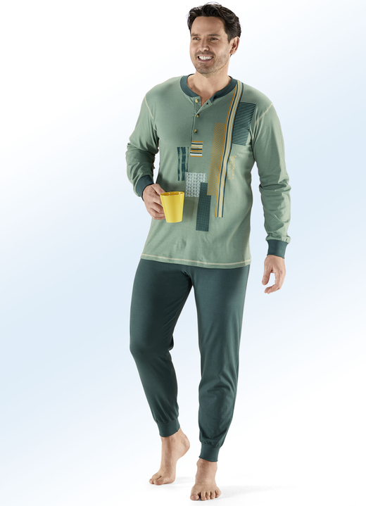 - Pyjama mit Knopfleiste, Druckmotiven, Bündchen an den Arm- und Beinabschlüssen, in Größe 046 bis 106, in Farbe JADE-DUNKELGRÜN
