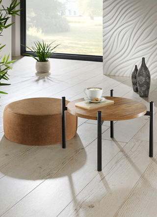 Trendstarker Tisch mit Sitzkissen