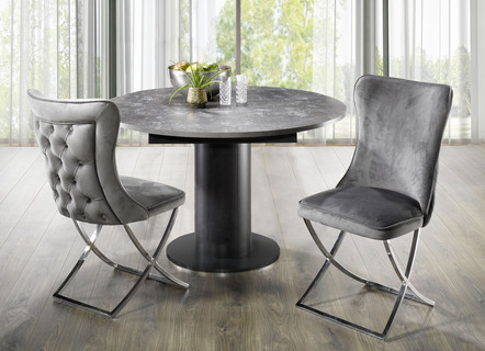 Aussergewöhnlicher Tisch mit Auszug