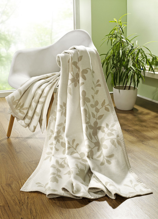 Decken - Schlafdecke Ranke von Borbo mit Veloursbandeinfassung, in Farbe CREME Ansicht 1