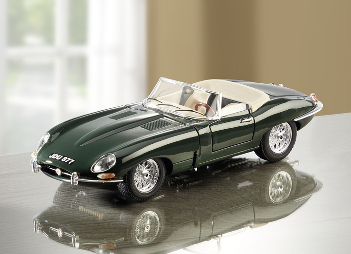 Sammlermodelle - Jaguar E-Type Cabrio (1961) von Bburago, in Farbe GRÜN