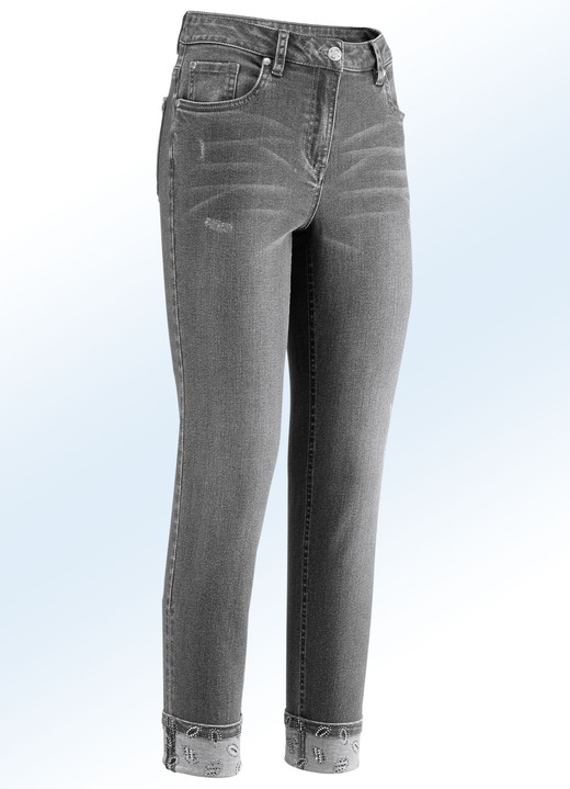 Hosen mit Knopf- und Reissverschluss - Edel-Jeans in 7/8-Länge mit hübschem Glitzersteinchenbesatz Hosen mit Knopf- und Reissverschluss - Edel-Jeans in 7/8-Länge mit hübschem Glitzersteinchenbesatz, in Größe 018 bis 052, in Farbe GRAU