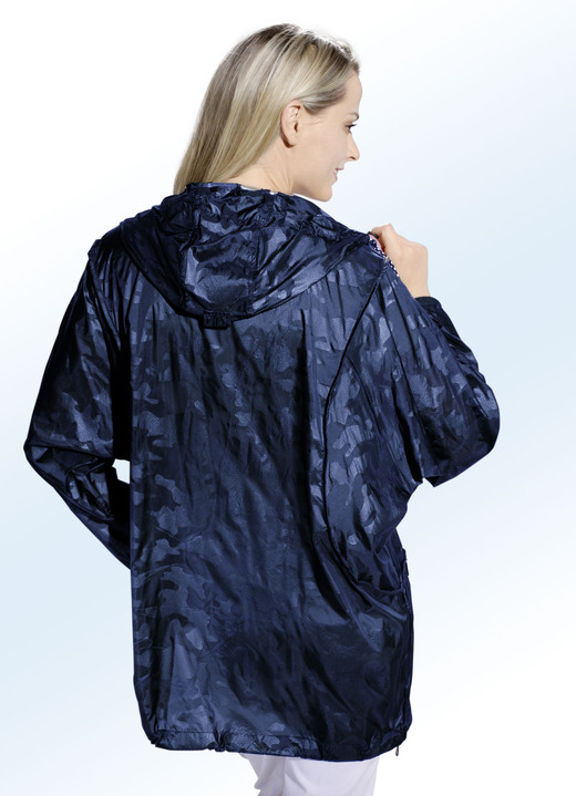 - Jacke in 2 Farben mit Camouflage-Dessin und silberfarbenem Folienprint, in Größe 034 bis 052, in Farbe TINTE-LAPISBLAU