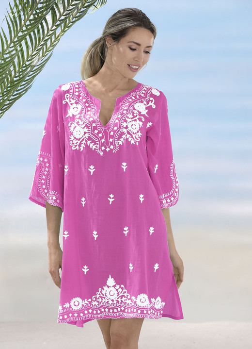 Strandkleider - Tunika mit weisser Stickerei sowie Seitenschlitzen, reine Baumwolle, in Größe 036 bis 056, in Farbe FUCHSIA-WEISS Ansicht 1