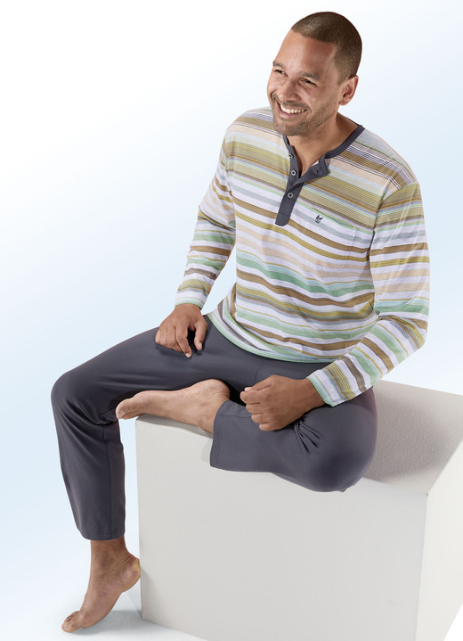 - Hajo Klima Komfort Pyjama mit Knopfleiste, garngefärbtem Ringeldessin, in Größe 046 bis 062, in Farbe BUNT-GRAFIT
