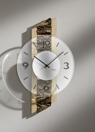 Wanduhr mit Einlage aus Baumrinde