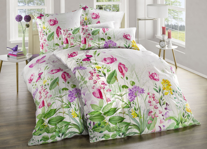 - Bettwäsche-Garnitur mit eindrucksvollen Motiven, in Größe 111 (40/80 cm + 135/200 cm) bis 115 (80/80 cm + 155/220 cm), in Farbe BUNT