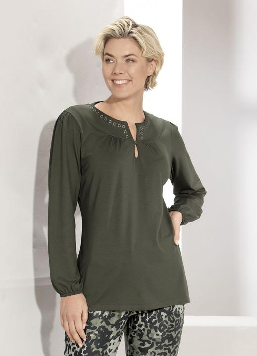 - Flottes Shirt mit Zierringen in 2 Farben, in Größe 036 bis 052, in Farbe KHAKI
