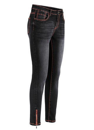 Jeans mit terrafarbenen Kontrastziernähten