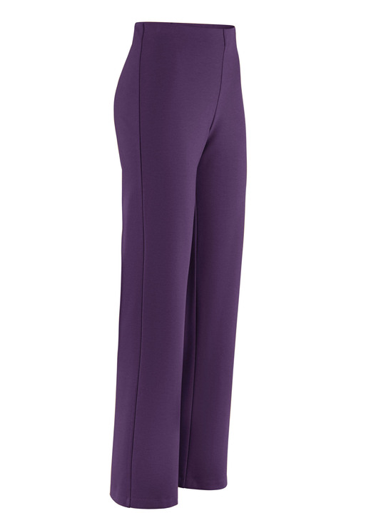 Hosen in Schlupfform - Jerseyhose mit ausgestellter Fußweite Hosen in Schlupfform - Jerseyhose mit ausgestellter Fußweite, in Größe 018 bis 092, in Farbe BROMBEER