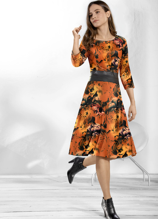 Kleider - Kleid in schwingender Schlupfform, in Größe 019 bis 054, in Farbe ORANGE-BUNT