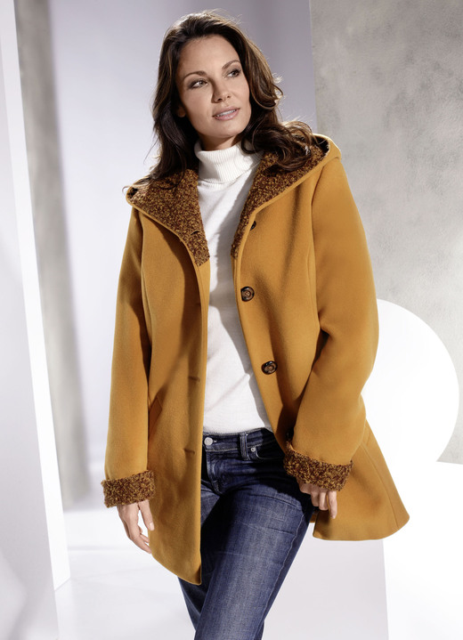 - Jacke mit fester Kapuze, in Größe 036 bis 054, in Farbe MESSING