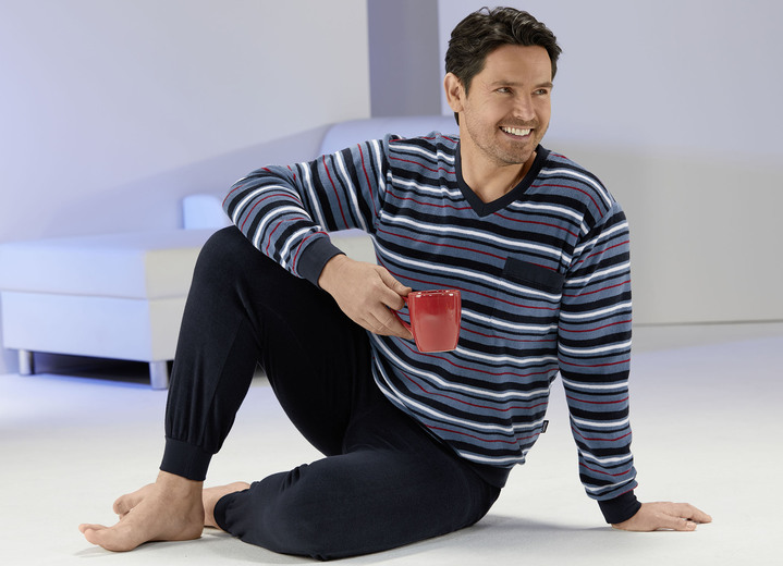 Pyjamas - Pyjama aus Frottierstretch mit Bündchenabschlüssen, V-Ausschnitt und garngefärbtem Ringeldessin, in Größe 046 bis 060, in Farbe JEANSBLAU-NAVY Ansicht 1