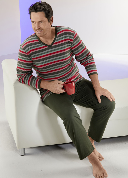 - Pyjama mit V-Ausschnitt und Ringeldessin, in Größe 046 bis 062, in Farbe OLIV-BUNT