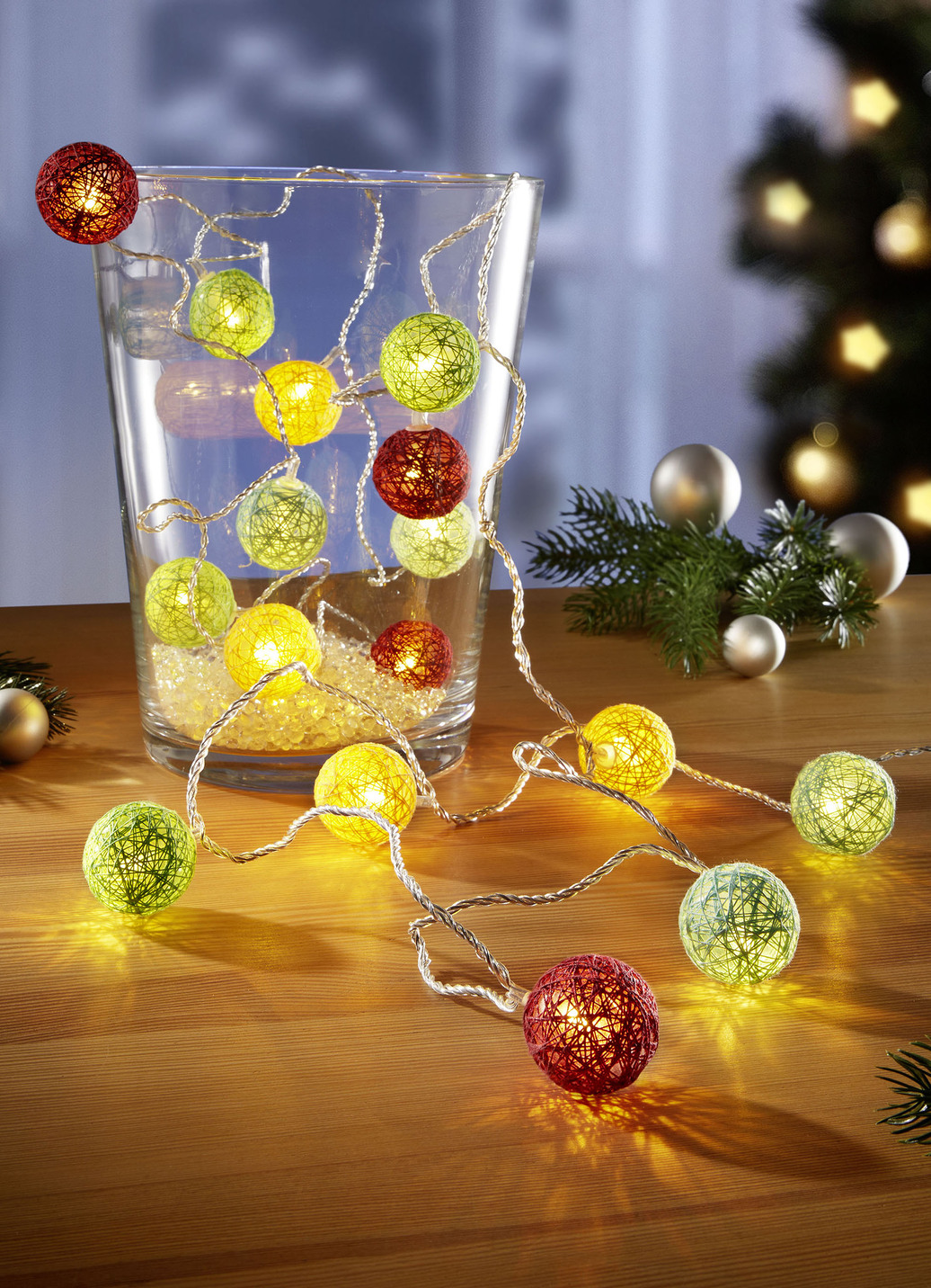 LED-Lichterkette mit bunten Baumwollkugeln -  BADER