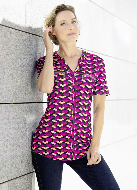Shirts - Fabelhaftes Shirt mit V-Ausschnitt in 2 Farben, in Größe 034 bis 052, in Farbe PINK-AUBERGINE Ansicht 1