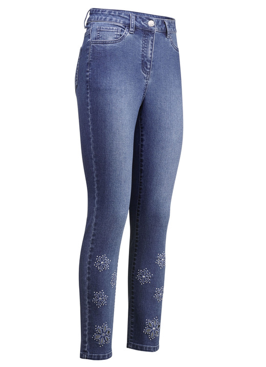 Hosen mit Knopf- und Reissverschluss - Jeans mit floralen Lochstickereien und Strasssteinchen, in Größe 017 bis 050, in Farbe JEANSBLAU Ansicht 1